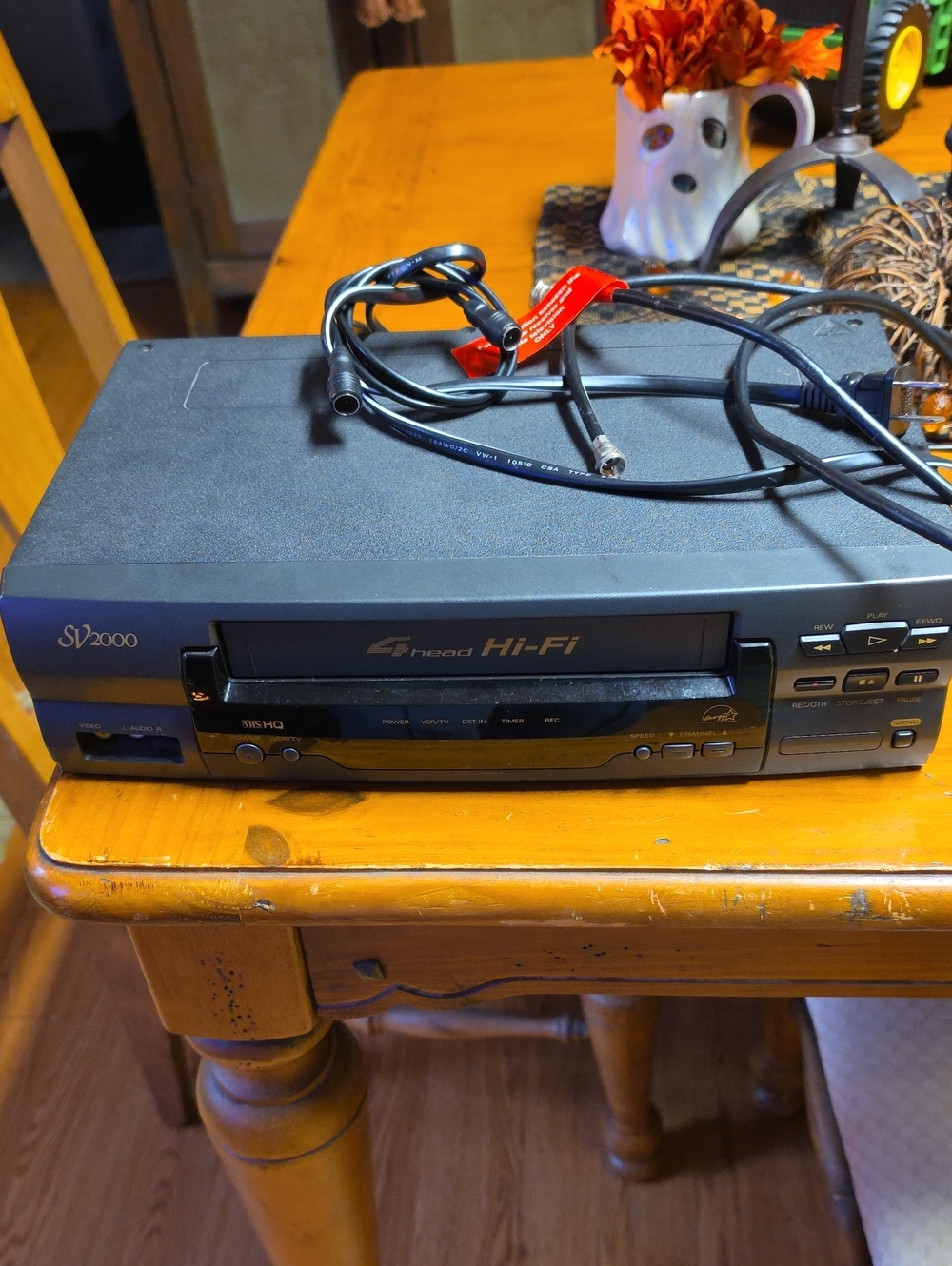 Philips SV2000 SVB106AT21 Black Portable VCR VHS 4 Head Hi-Fi Player